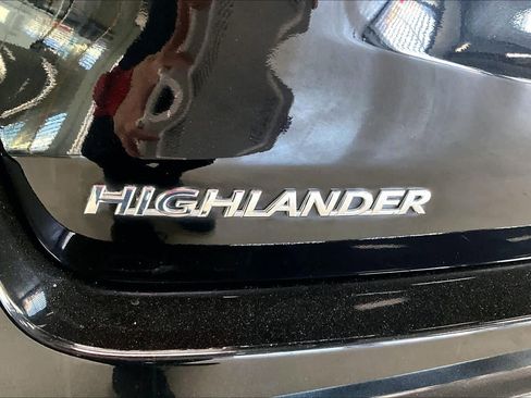 Used 2019 Toyota Highlander SE image 7