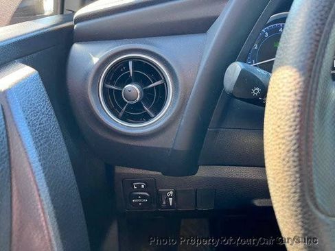 Used 2018 Toyota Corolla LE FWD image 29
