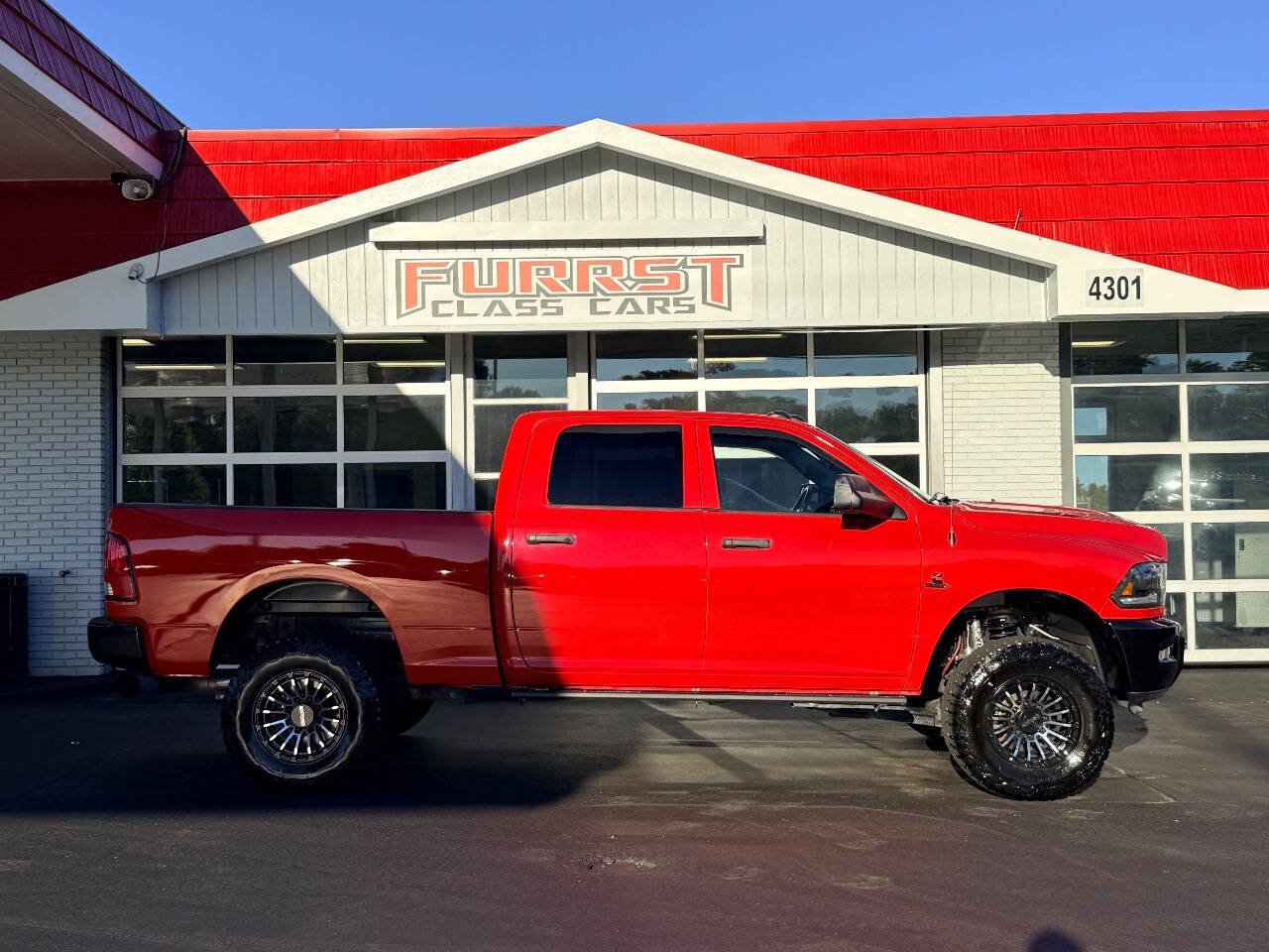 Used 2014 RAM 2500 Tradesman w/ Chrome Appearance Group AWD/4WD image 2