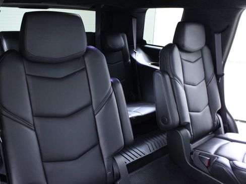 Used 2017 Cadillac Escalade Platinum image 14