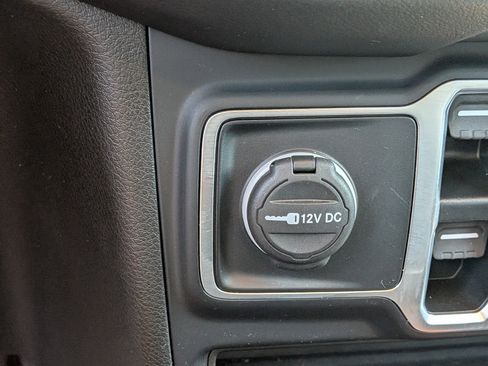 Used 2025 Jeep Wrangler Unlimited Sahara AWD/4WD image 29