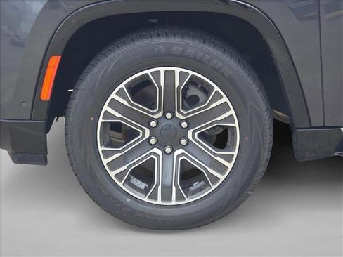 Used 2024 Jeep Wagoneer L Series II w/ Flexible Seating Group RWD image 14