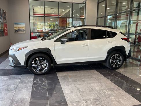 Used 2025 Subaru Crosstrek 2.5i Premium AWD/4WD image 3