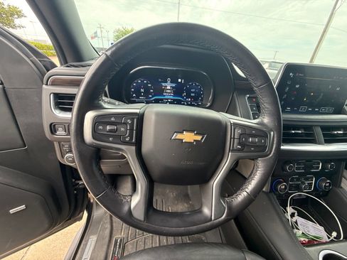 Used 2023 Chevrolet Suburban LT w/ Luxury Package AWD/4WD image 5