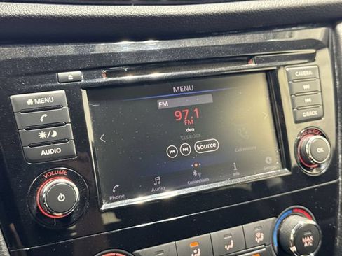 Used 2018 Nissan Rogue S FWD image 16