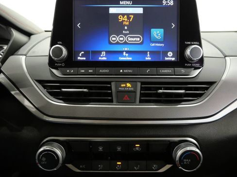 Used 2024 Nissan Altima 2.5 SR FWD image 19