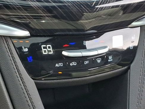 Used 2025 Cadillac XT6 Premium Luxury w/ Technology Package image 16