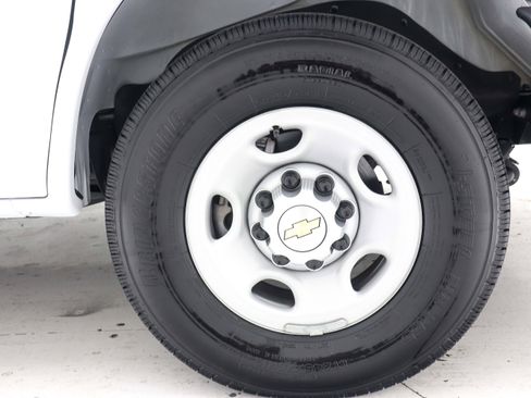 Used 2025 Chevrolet Express 3500 LS image 31