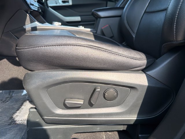 Used 2024 Ford Explorer Limited AWD/4WD image 12