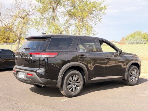 Used 2025 Nissan Pathfinder S FWD image 6