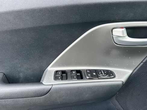 Used 2019 Kia Niro LX image 10