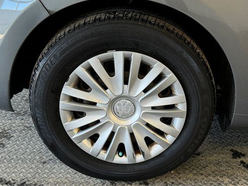 Used 2011 Volkswagen Golf 2-Door FWD image 11