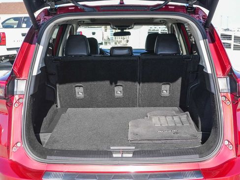 Used 2024 Nissan Rogue SV w/ SV Premium Package FWD image 25