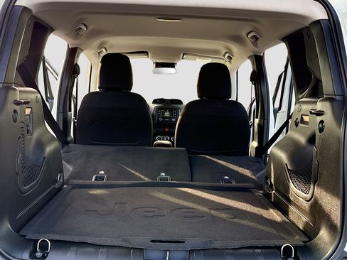 Used 2016 Jeep Renegade Latitude image 7