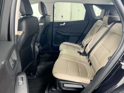 Used 2022 Ford Escape Titanium AWD/4WD image 23
