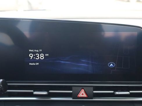 Used 2025 Hyundai Elantra SEL FWD image 17