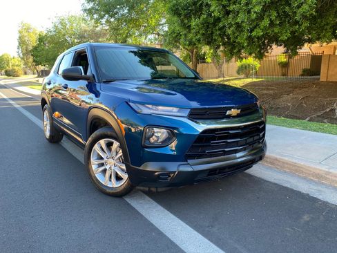 Used 2021 Chevrolet TrailBlazer LS image 2