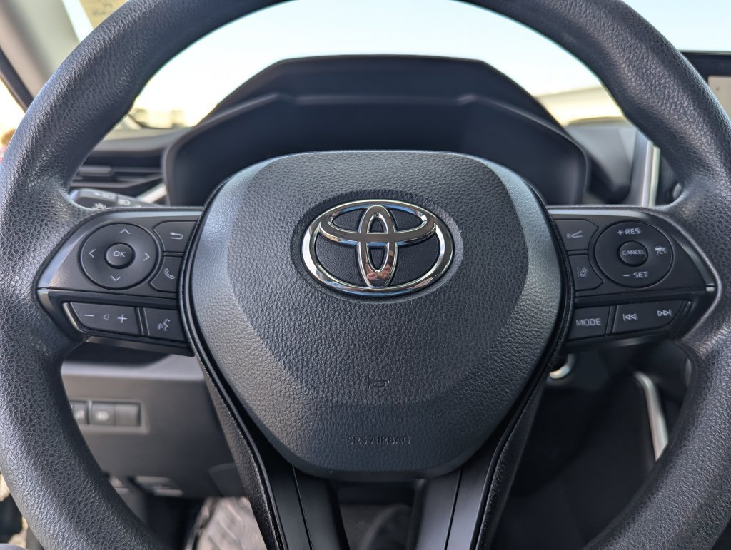 Used 2025 Toyota RAV4 XLE AWD/4WD image 19