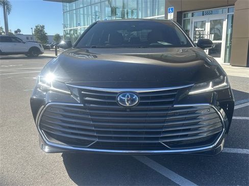 Used 2022 Toyota Avalon Limited image 3