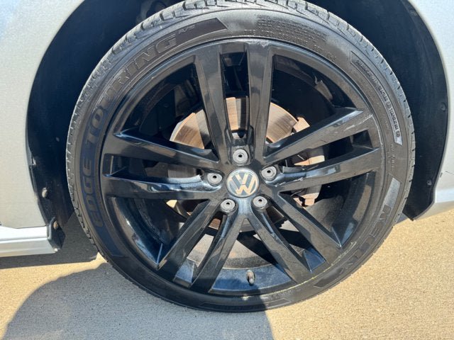 Used 2017 Volkswagen Passat 1.8T R-Line FWD image 12