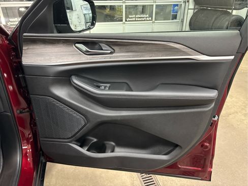 New 2025 Jeep Grand Cherokee L Limited image 41