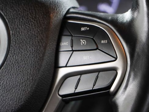 Used 2018 Jeep Grand Cherokee Altitude image 14