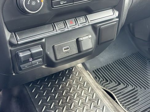 Used 2020 Chevrolet Silverado 1500 Custom w/ Custom Value Package AWD/4WD image 19