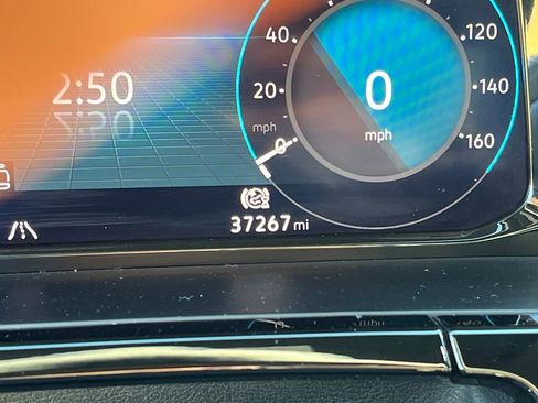 Used 2024 Volkswagen Atlas Cross Sport SE image 14