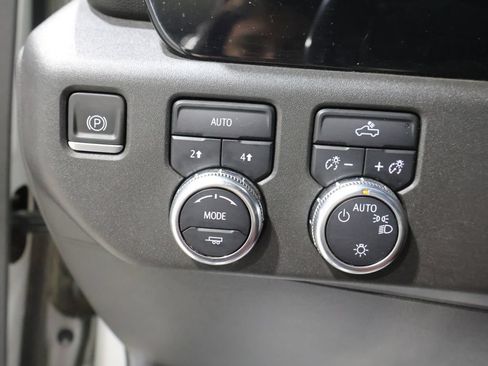 Used 2022 GMC Sierra 1500 SLE w/ LPO, GMC Protection Package AWD/4WD image 33
