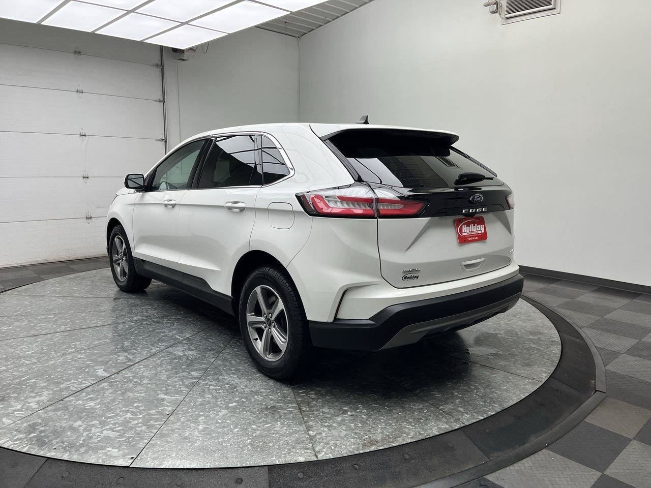 Certified 2024 Ford Edge SEL w/ Convenience Package AWD/4WD image 2