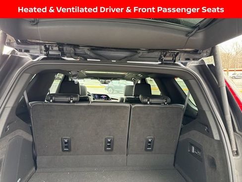 Used 2024 Cadillac Escalade Premium Luxury image 25