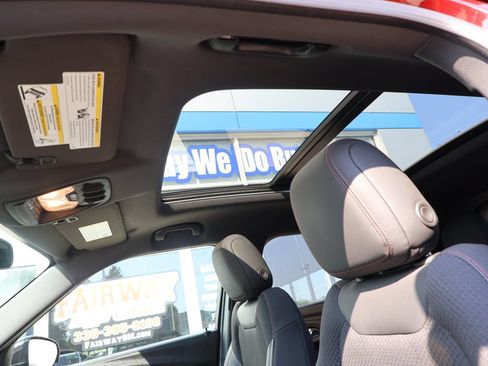 Used 2023 Chevrolet TrailBlazer RS w/ Sun and Liftgate Package AWD/4WD image 22