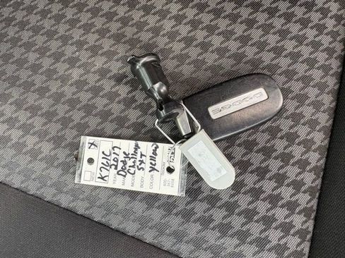 Used 2017 Dodge Challenger SXT image 6