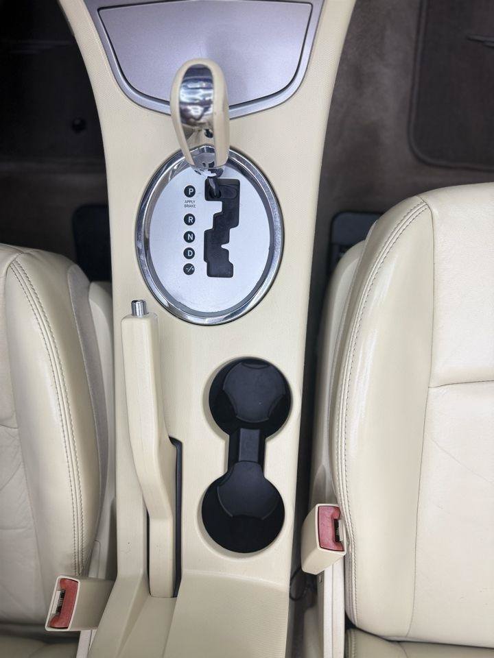 Used 2010 Chrysler Sebring Limited FWD image 20