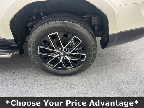 Used 2024 Lexus GX 550 w/ Accessory Package (Z1) image 11