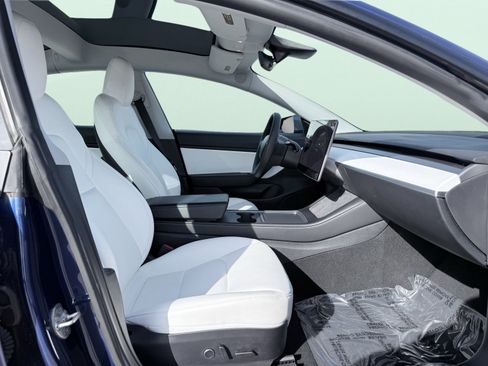 Used 2021 Tesla Model 3 Standard Range Plus image 42