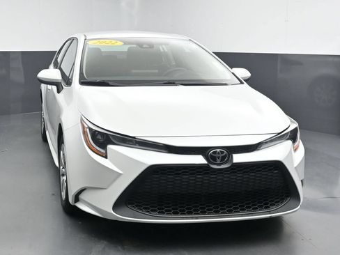 Used 2022 Toyota Corolla LE FWD image 3