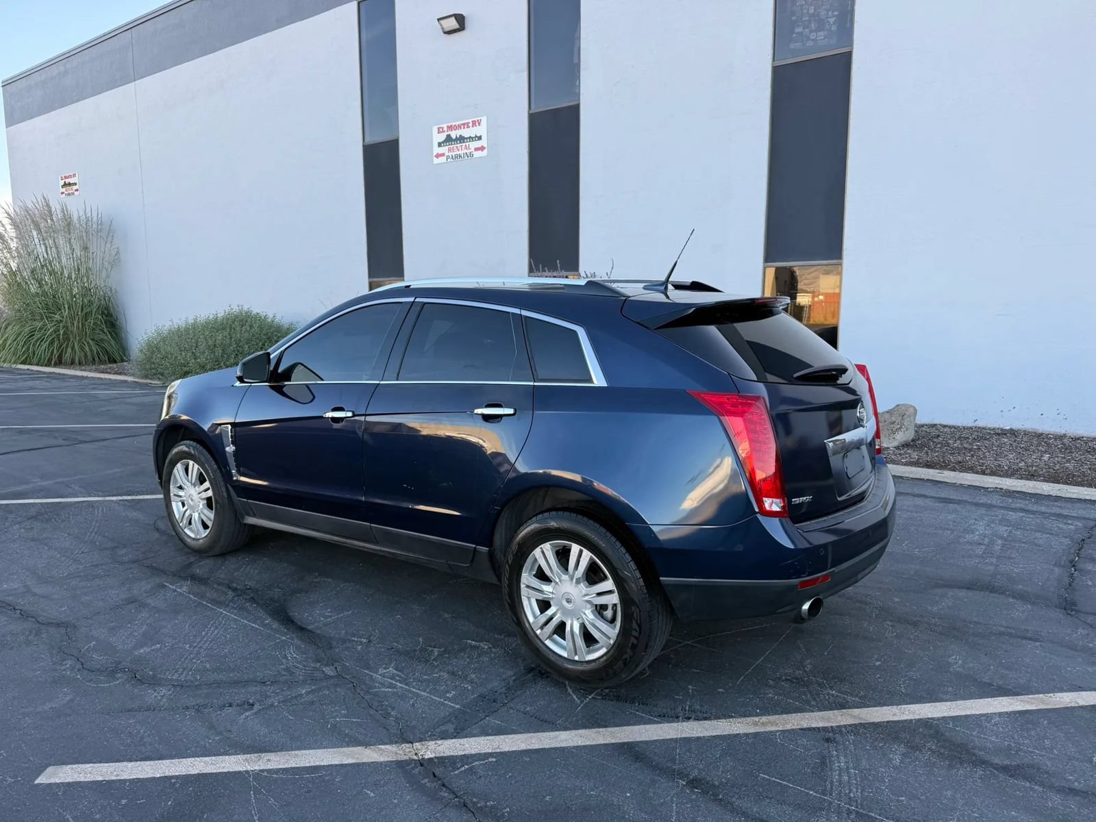 Used 2010 Cadillac SRX Luxury FWD image 3