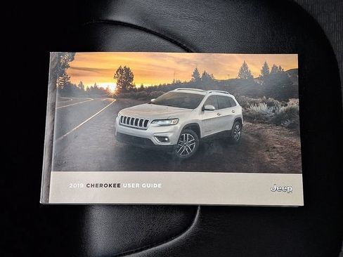 Used 2019 Jeep Cherokee Latitude Plus w/ Comfort/Convenience Group AWD/4WD image 26
