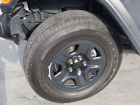 Used 2020 Jeep Gladiator Sport image 36