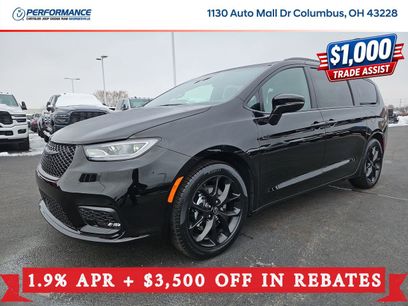 New 2026 Chrysler Pacifica Select