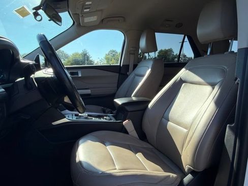 Used 2021 Ford Explorer XLT w/ Equipment Group 202A AWD/4WD image 28
