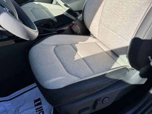 New 2025 Kia Niro SX Touring image 14