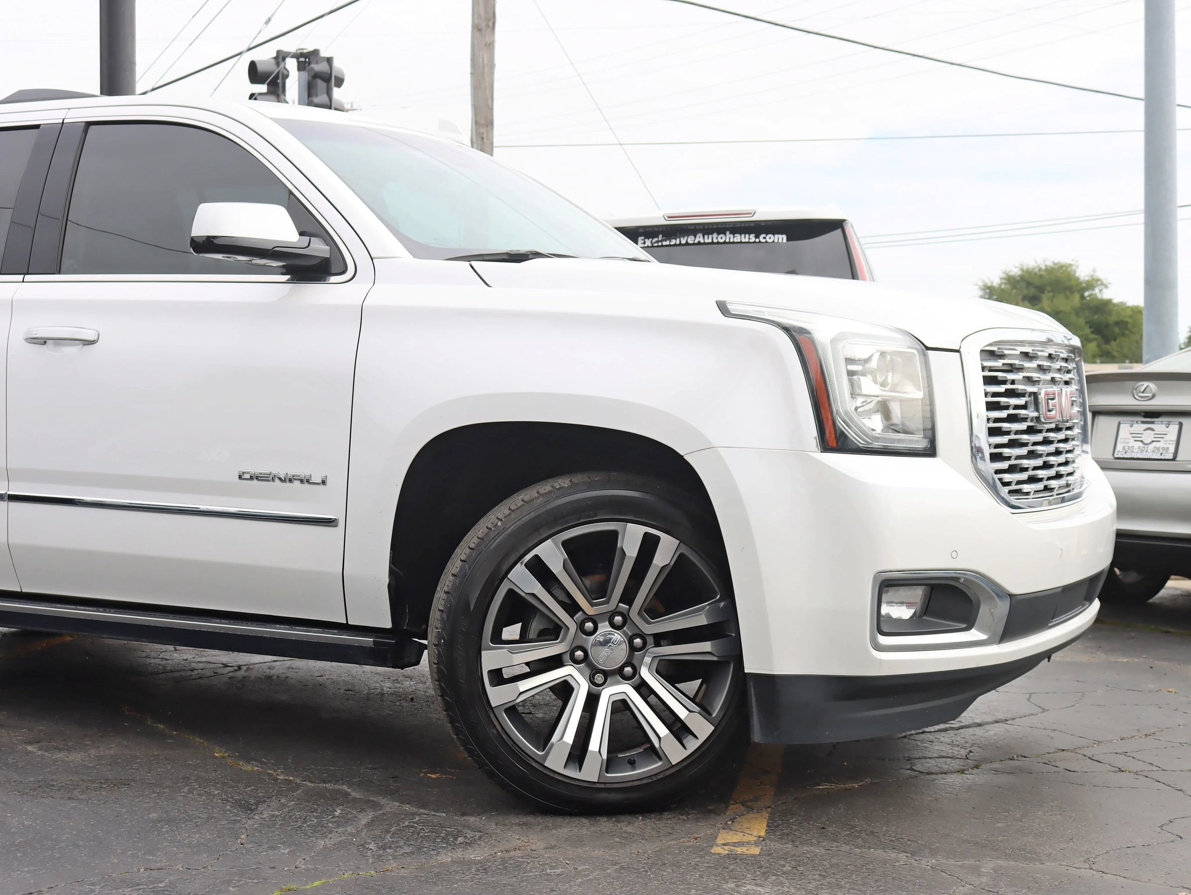 Used 2019 GMC Yukon XL Denali w/ Denali Ultimate Package AWD/4WD image 3