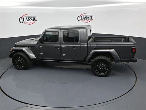Used 2025 Jeep Gladiator Sport image 17