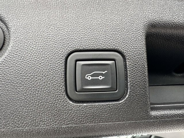 Certified 2023 Chevrolet Equinox RS FWD image 23