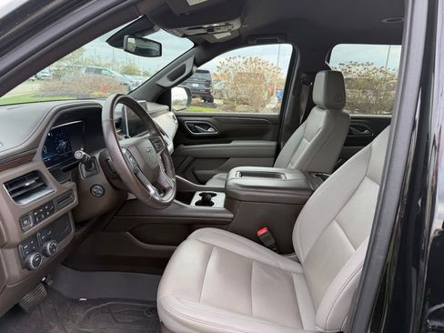 Used 2022 Chevrolet Suburban Z71 w/ Luxury Package image 5