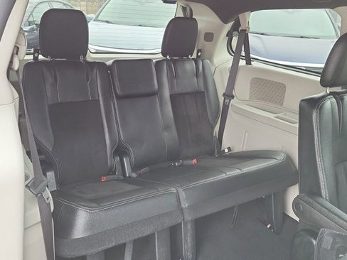 Used 2018 Dodge Grand Caravan SXT image 22