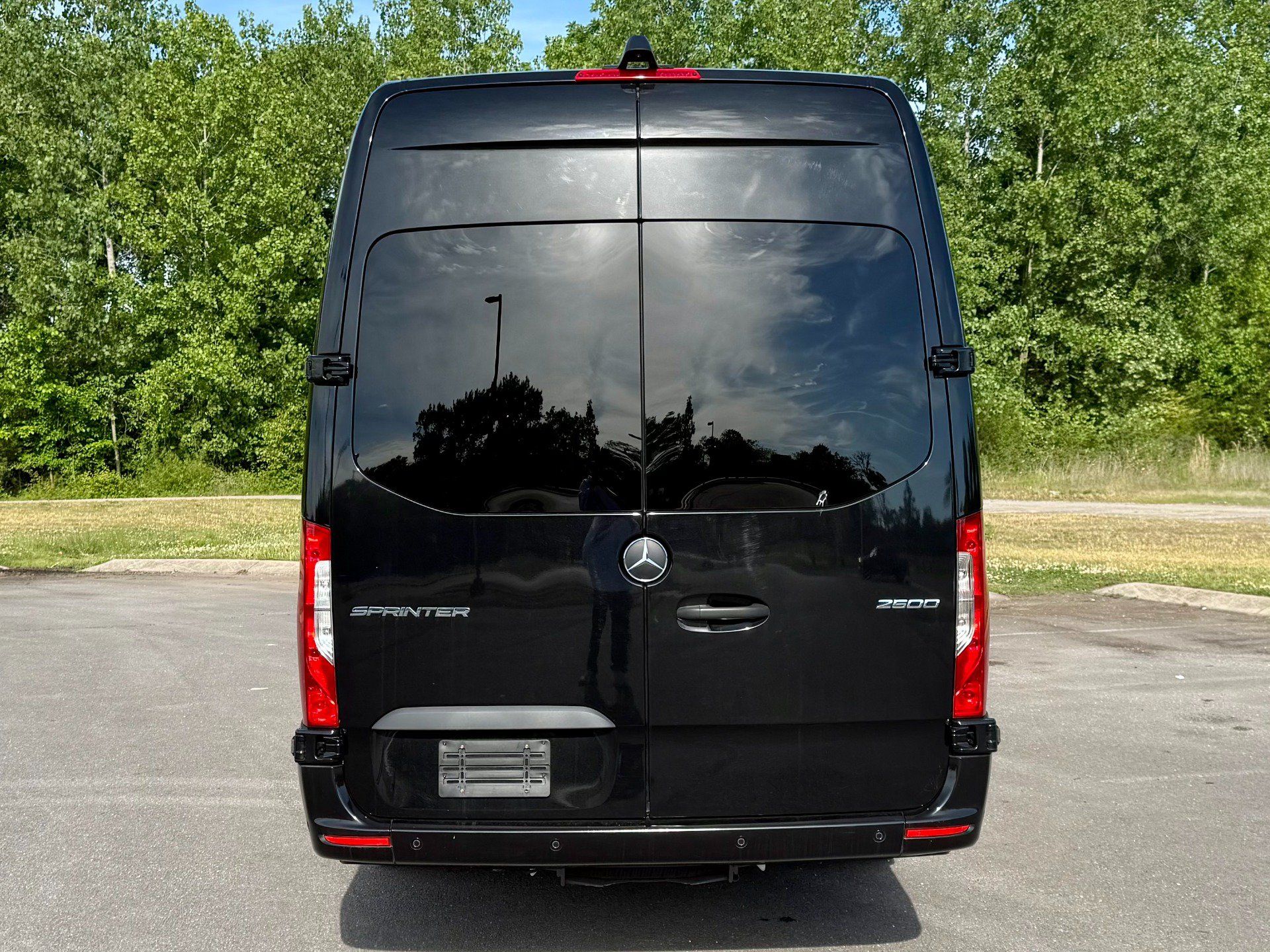 Used 2022 Mercedes-Benz Sprinter 2500 w/ Parking Package image 6