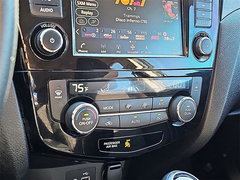 Used 2020 Nissan Rogue Sport SV image 15